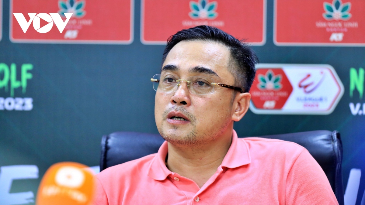 CLB Bình Định thua ngược Hà Nội FC, HLV Đức Thắng bức xúc với trọng tài